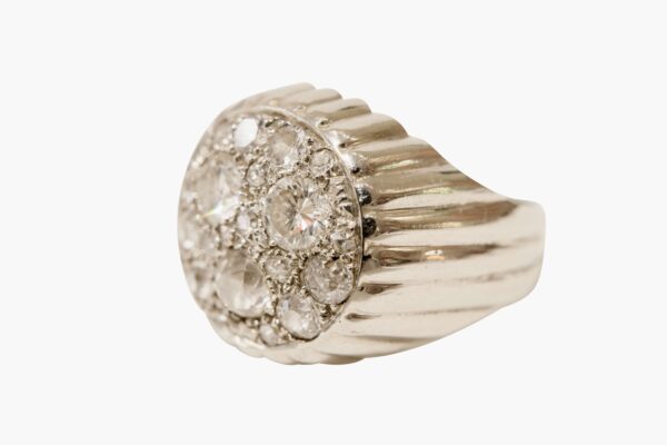 #127 Ring aus Weißgold mit Diamanten im Altschliff, Übergangsschliff und Achtkantig | Ring In White Gold With Old-Cut, Transitional-Cut And Octagonal Diamonds - Image 3