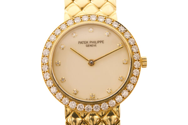 Patek Philippe Calatrava Quarz Referenz 4820 1 Gelbgold | Patek Philippe Calatrava Quartz Reference 4820 1 Yellow Gold - Image 2