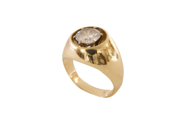 #40 Ring aus Gelbgold mit einem Diamanten im Übergangsschliff | Ring In Yellow Gold With A Transitional-Cut Diamond
