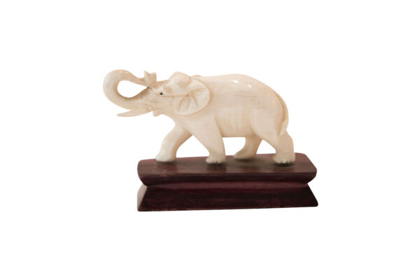 Kleiner Elefant auf Holzsockel | Small Elephant on Wooden Base