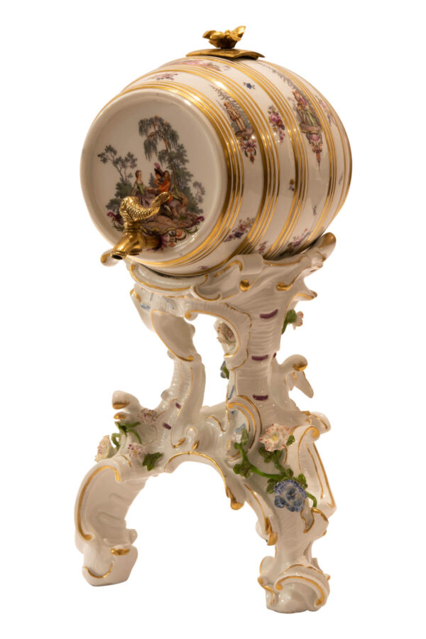 #268 Schnapsfass auf Ständer, Meissen 1745 | Schnapps Barrel On Stand, Meissen 1745