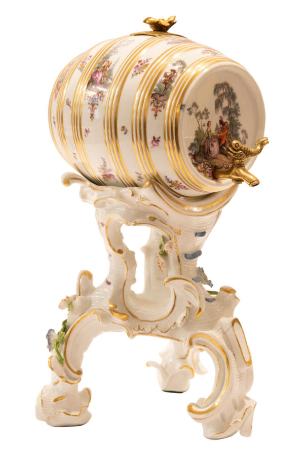 #268 Schnapsfass auf Ständer, Meissen 1745 | Schnapps Barrel On Stand, Meissen 1745 - Image 2