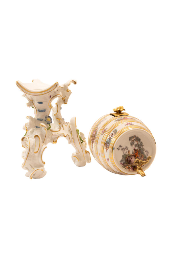 #268 Schnapsfass auf Ständer, Meissen 1745 | Schnapps Barrel On Stand, Meissen 1745 - Image 4