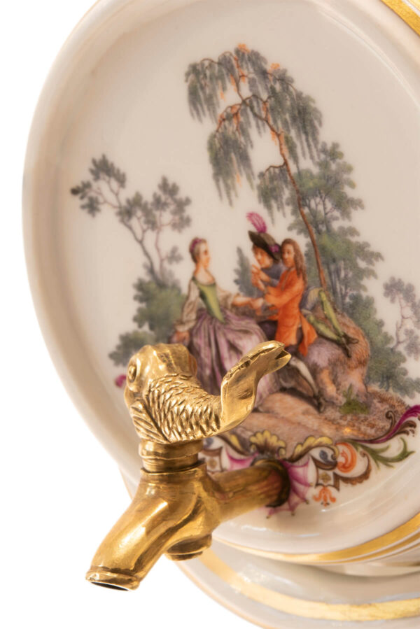 #268 Schnapsfass auf Ständer, Meissen 1745 | Schnapps Barrel On Stand, Meissen 1745 - Image 3