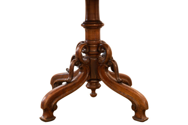 #100 Round Wooden Table with a Decorated Leg | Runder Holztisch, ein verziertes Tischbein - Image 3