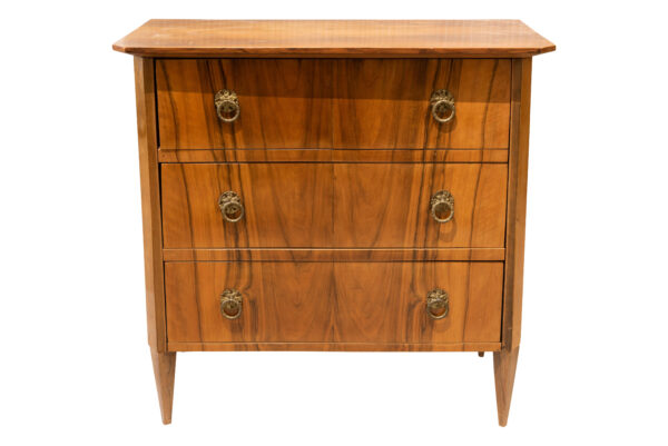 #102 Small Wooden Dresser | Kleine Holzkommode