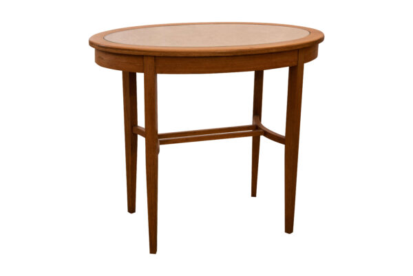 #105 Oval Small Wooden Table | Ovaler kleiner Holztisch