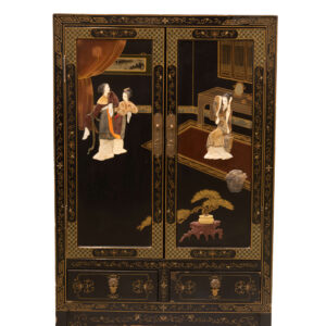 #116 Chinese Side Cabinet – Artfully Lacquered Vintage Chest from the 1970s | Chinesischer Beistellschrank – kunstvoll lackierte Vintage-Kommode aus den 1970er Jahren