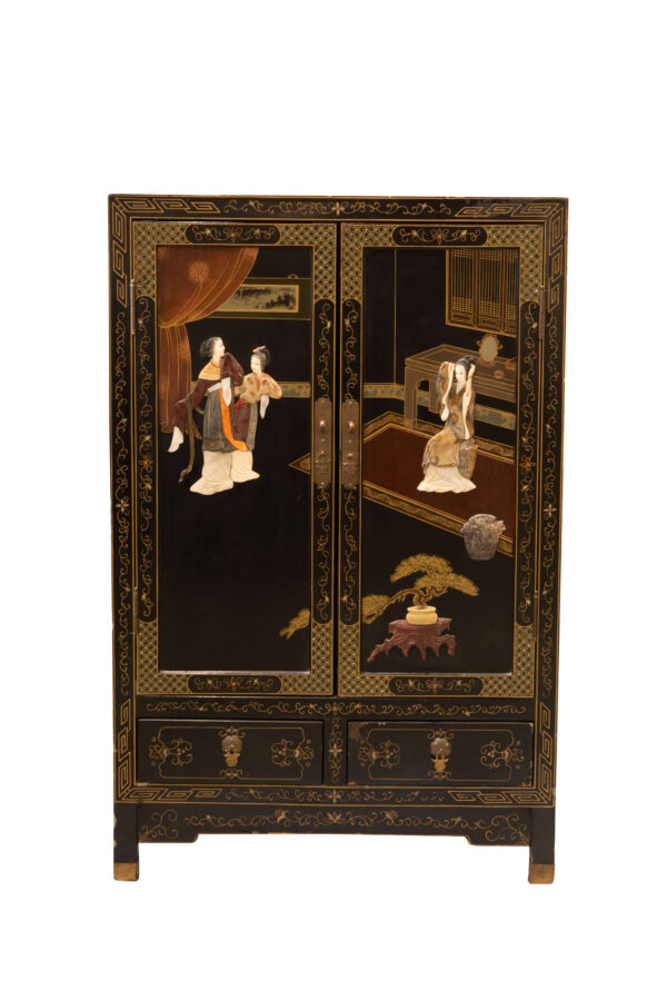#116 Chinese Side Cabinet – Artfully Lacquered Vintage Chest from the 1970s | Chinesischer Beistellschrank – kunstvoll lackierte Vintage-Kommode aus den 1970er Jahren