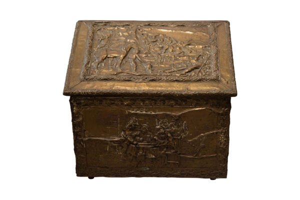 #132 Chest With Metal Covering | Truhe mit Metallüberzug