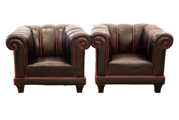 #144 Two Leather Armchairs | Zwei Lederfauteuils