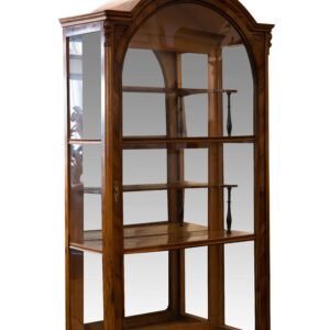 #185 Showcase With Curved Glass And Carved Floral Motif | Vitrine mit geschwungenem Glas und geschnitztem Blumenmotiv