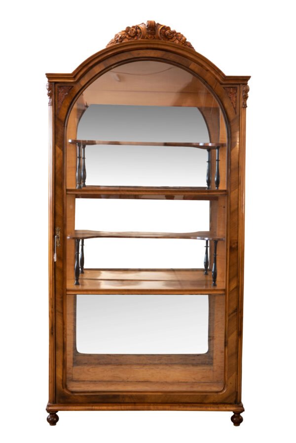#185 Showcase With Curved Glass And Carved Floral Motif | Vitrine mit geschwungenem Glas und geschnitztem Blumenmotiv - Image 6