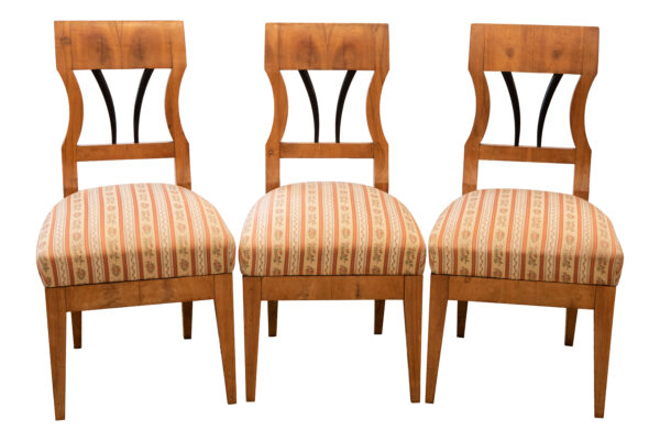 #190 Three Wooden Chairs | Drei Stühle aus Holz