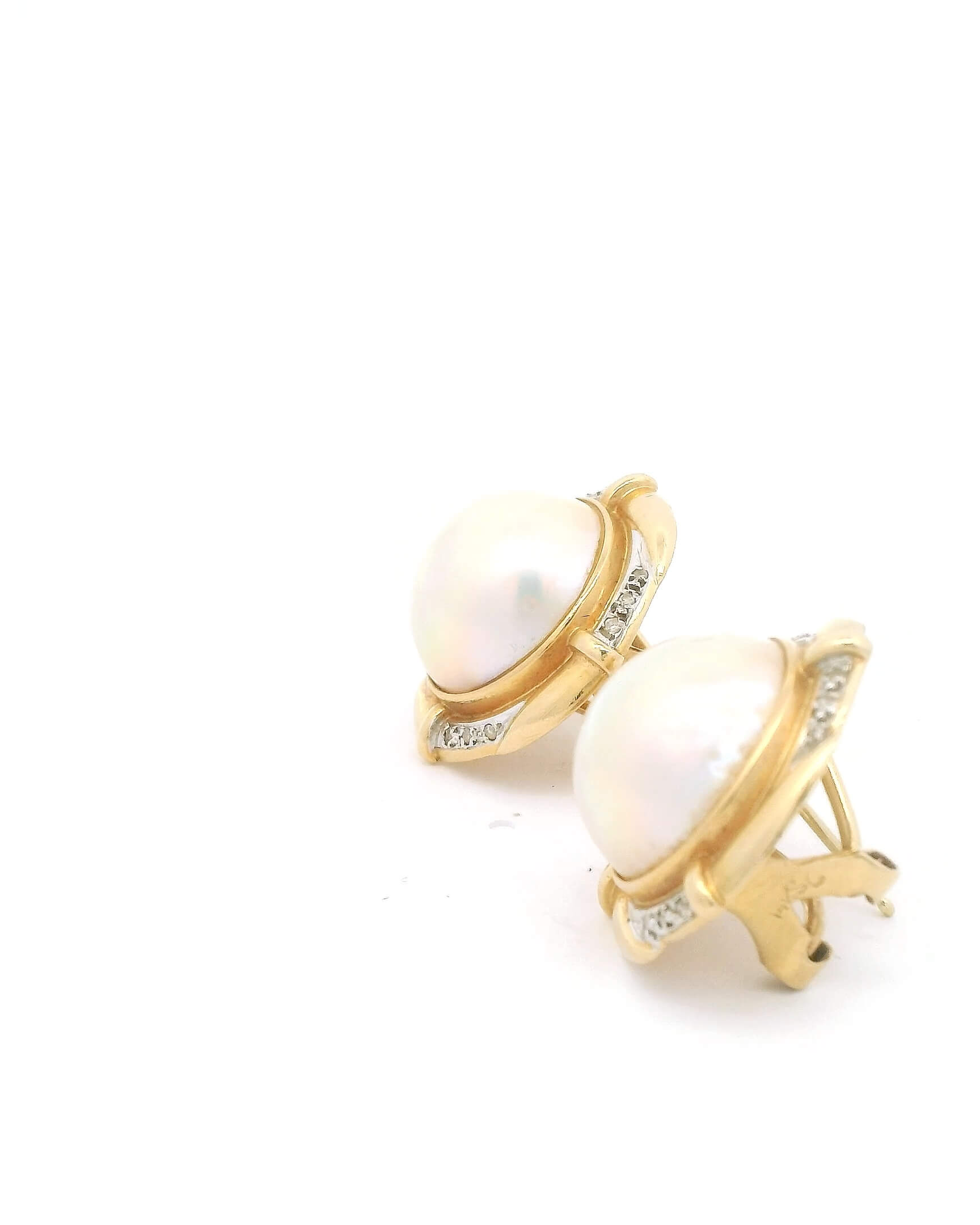 #108 Ohrclipse aus Gelbgold mit Diamanten und Mabe-Kulturperlen | Ear Clips In Yellow Gold With Diamonds And Mabe Cultured Pearls - Image 2
