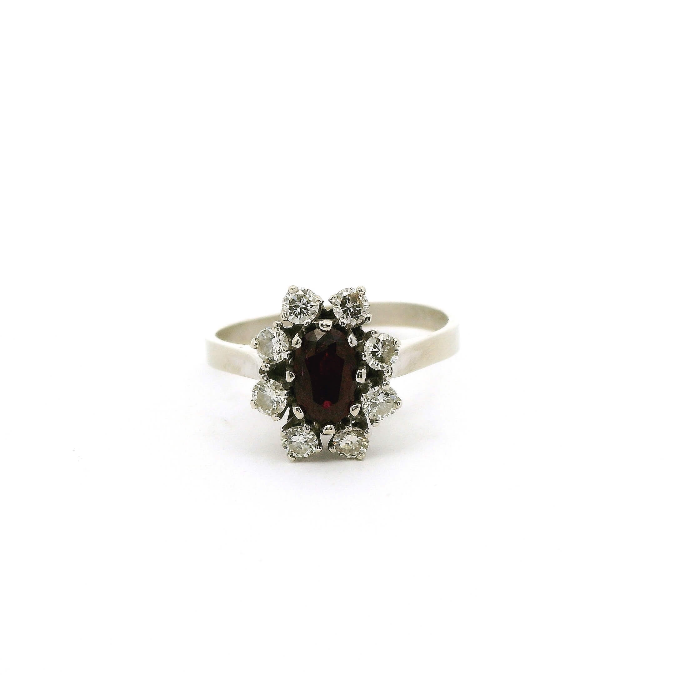 #112 Ring aus Weißgold mit Brillanten und Rubin | Ring In White Gold With Diamonds And Ruby