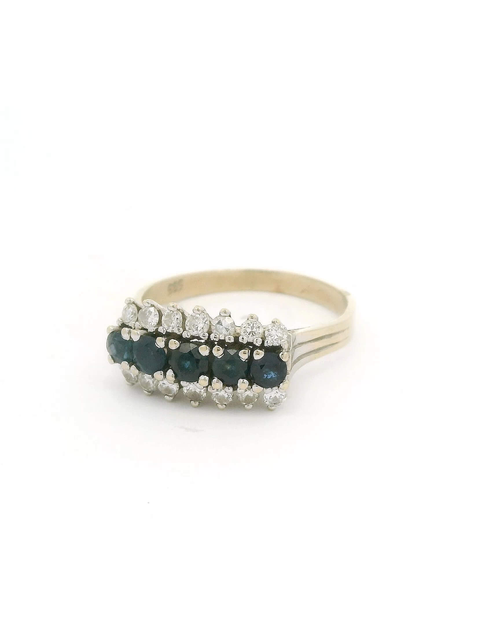 #124 Ring aus Weißgold mit Brillanten und Saphir | Ring In White Gold With Diamonds And Sapphire