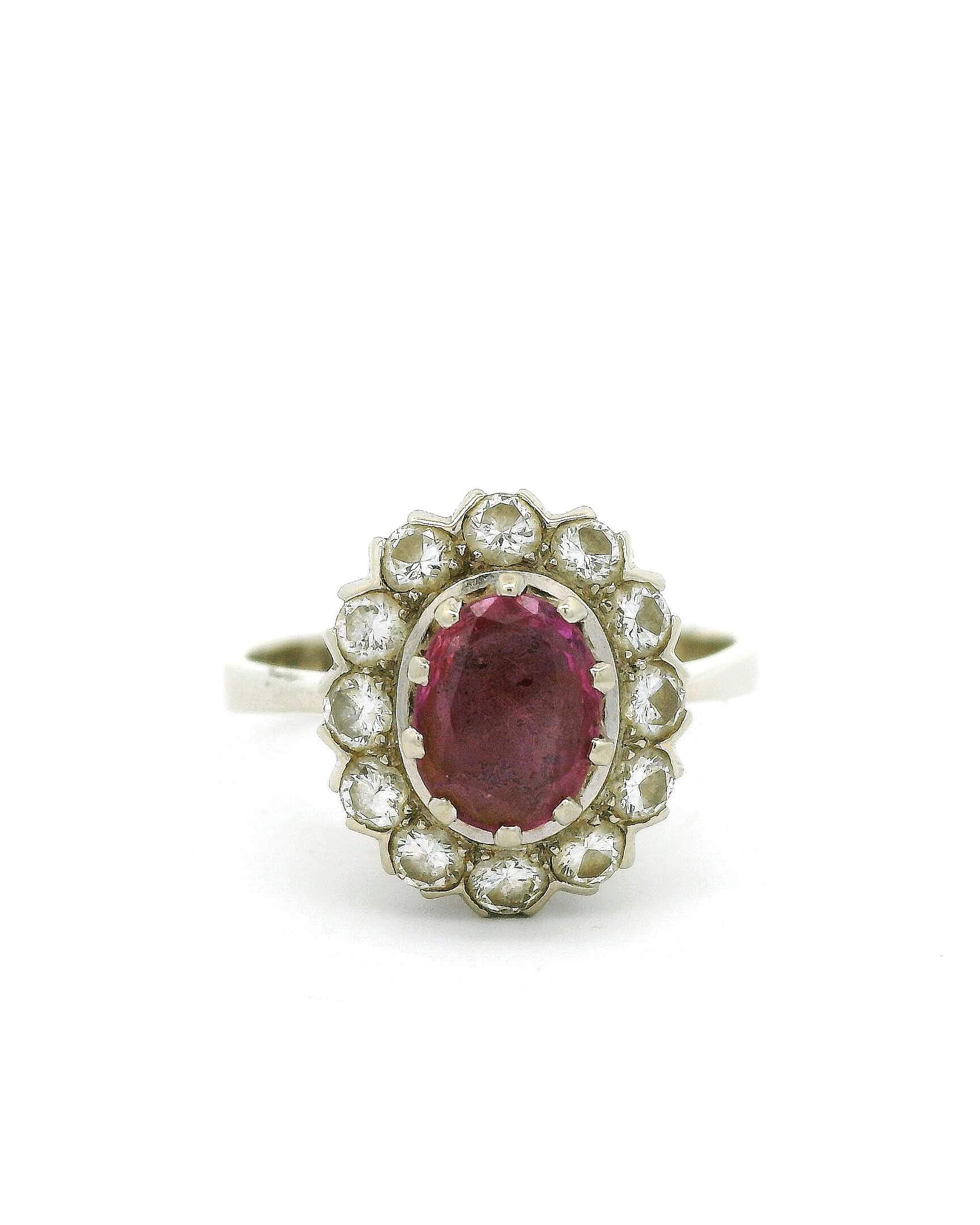 #126 Ring aus Weißgold mit Brillanten und Rubin | Ring in White Gold with Diamonds and Ruby
