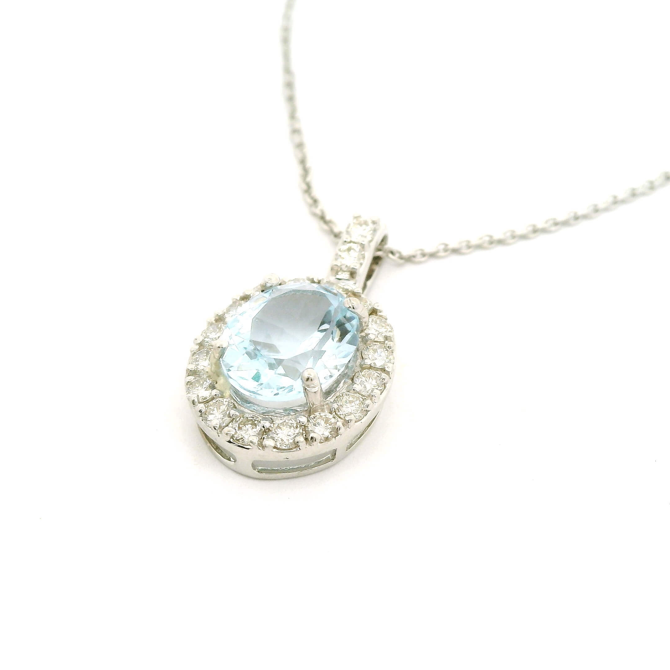 #139 Anhänger mit Kette aus Weißgold mit Brillanten und Aquamarin | Pendant with Chain in White Gold with Diamonds and Aquamarine