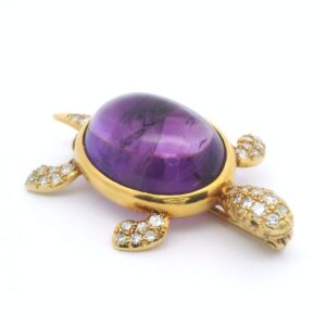 #143 Brosche aus Gelbgold mit Diamanten und Amethysten | Brooch in Yellow Gold with Diamonds and Amethysts