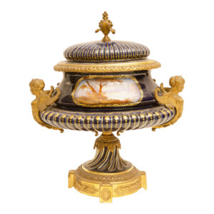 #216 Sèvres Prunkgefäß mit Deckel | Sèvres Ornamental Vase with Lid