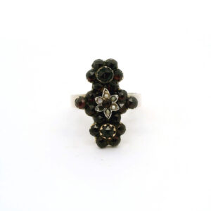 #233 Ring aus Silber mit Kulturperlen und Granaten | Ring In Silver With Cultured Pearls And Garnets