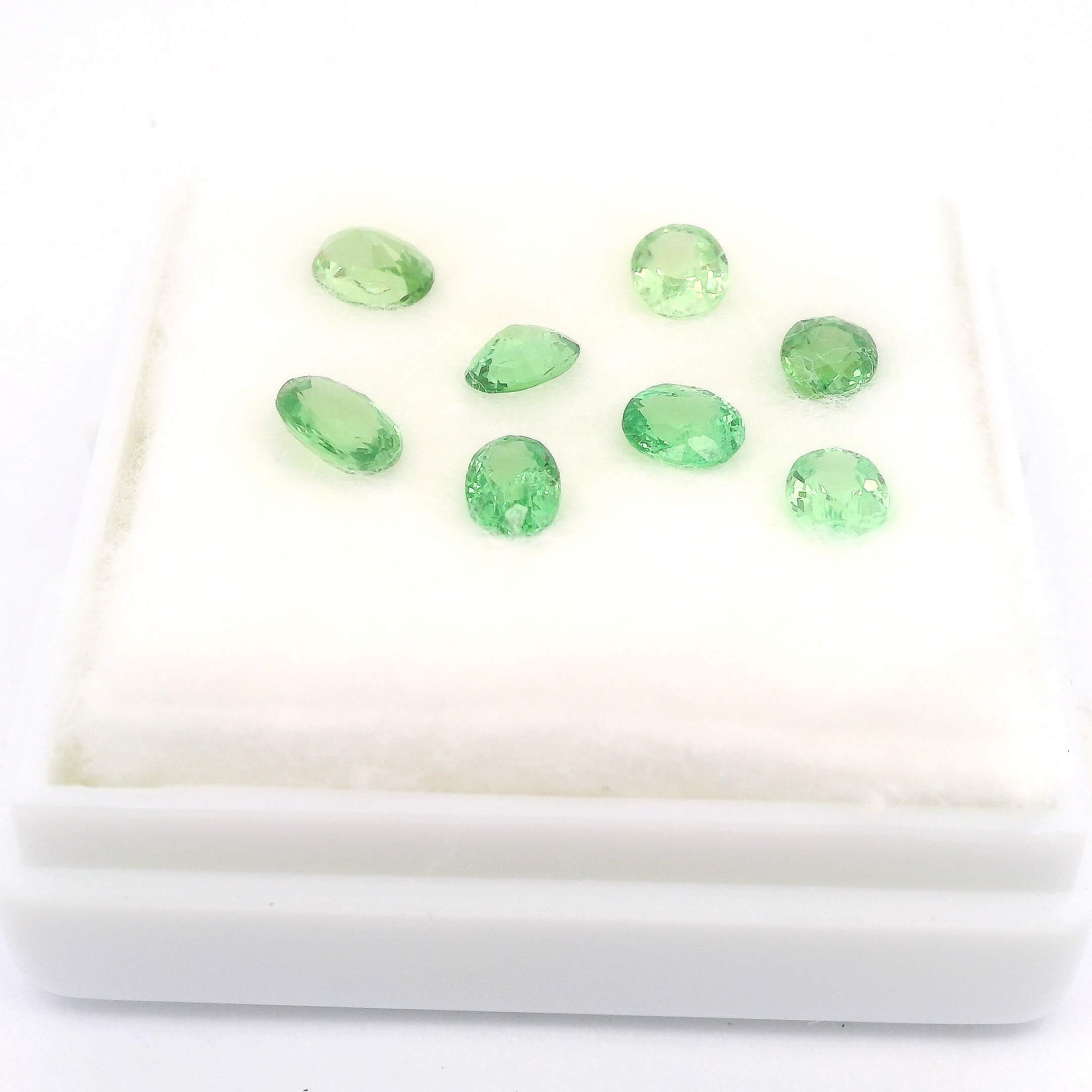 #244 Lose Steine Tsavorit, 8 Stück | Tsavorites, 8 Pieces - Image 2
