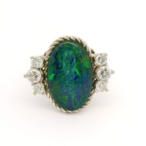 #266 Ring aus Weißgold mit Brillanten und Opaldouplette | Ring White Gold with Diamonds and Opal Doublet