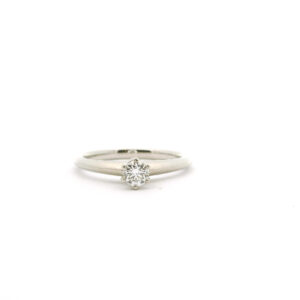 #292Ring von Tiffany & Co. aus Platin mit einem Brillanten | Ring By Tiffany & Co. In Platinum With A Brilliant-Cut Diamond