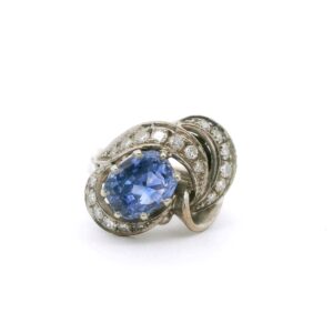 #296Ring aus Weißgold mit Diamanten und einem Saphir | Ring In White Gold With Diamonds And A Sapphire