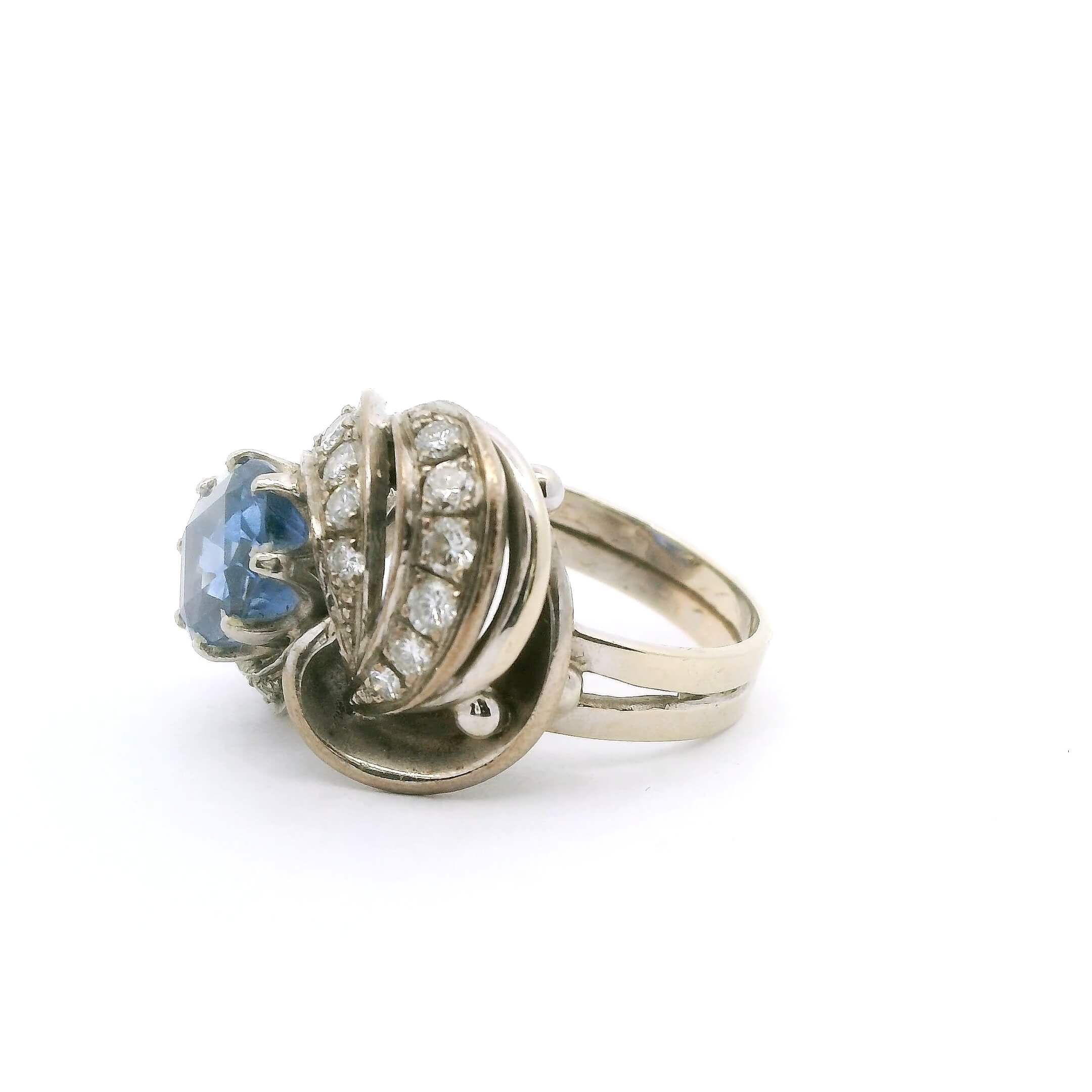#296Ring aus Weißgold mit Diamanten und einem Saphir | Ring In White Gold With Diamonds And A Sapphire - Image 2