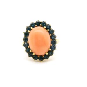 #323Ring aus Gelbgold mit Saphiren und Koralle | Ring in Yellow Gold with Sapphires and Coral