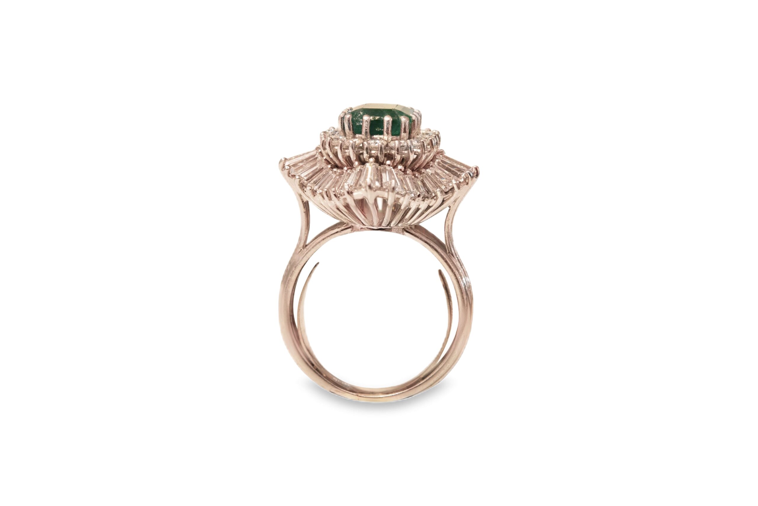 #325Ring aus Weißgold mit Brillanten, Diamanten und einem Smaragd | Ring in White Gold with Diamonds and an Emerald - Image 2