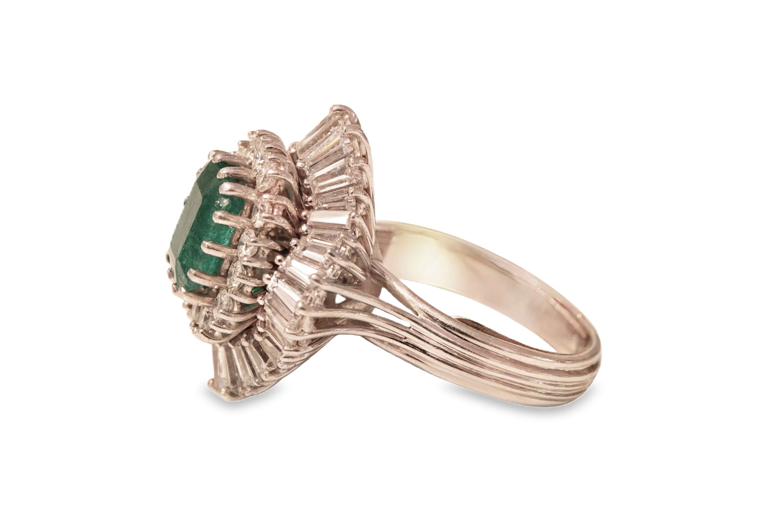 #325Ring aus Weißgold mit Brillanten, Diamanten und einem Smaragd | Ring in White Gold with Diamonds and an Emerald - Image 4