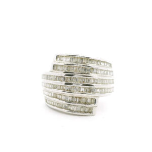 #326Ring aus Weißgold mit Diamanten | Ring in White Gold with Diamonds