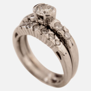 #328Ring aus Weißgold mit Brillanten | Ring in White Gold with Diamonds