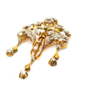 #330Anhänger aus Gelbgold mit Diamanten | Pendant in Yellow Gold with Diamonds