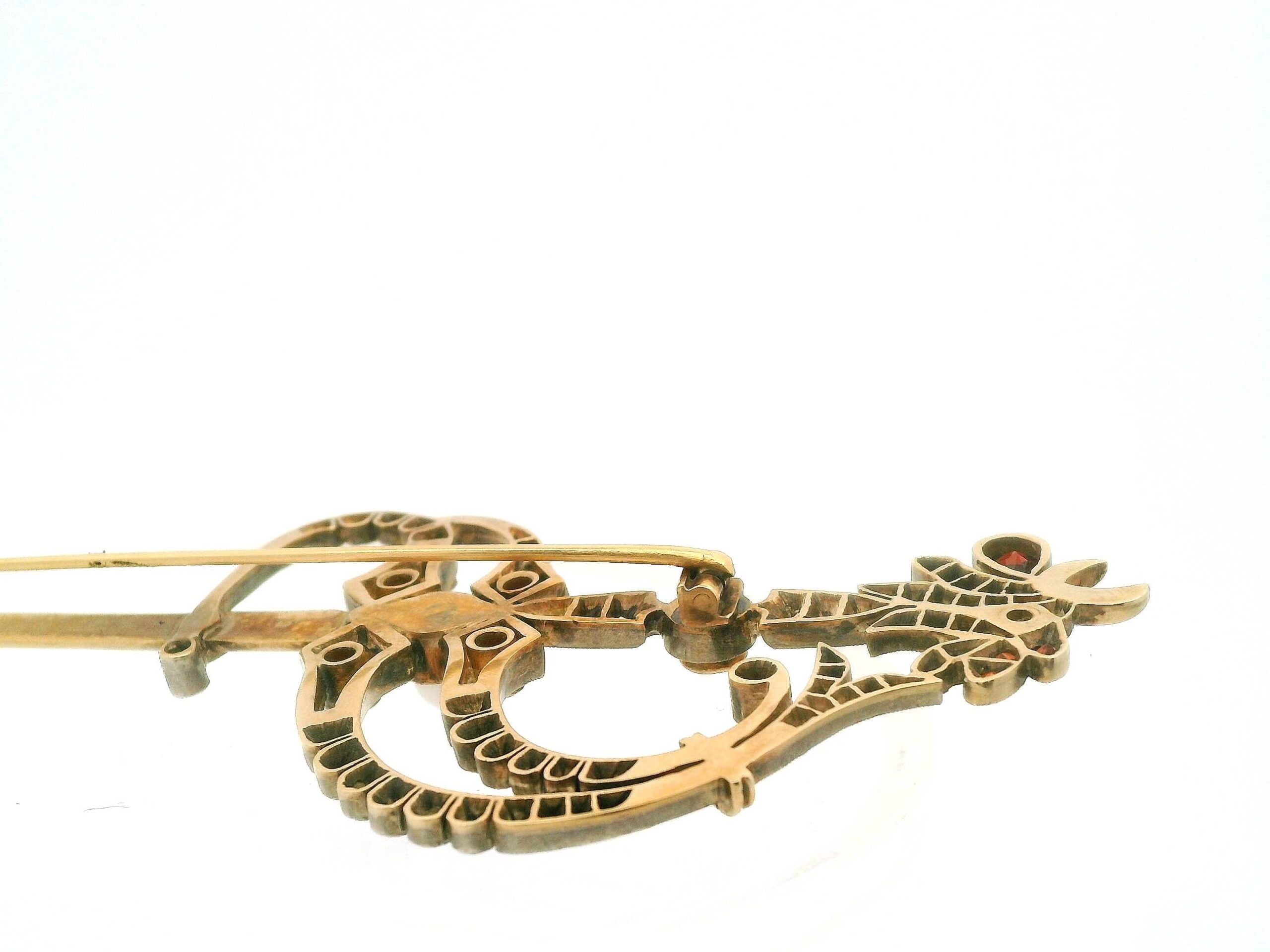 #63 Brosche im Fabergé-Stil mit Diamanten, Rubinen, Smaragd und Perle | Brooch In Fabergé Style With Diamonds, Rubies, Emerald And Pearl - Image 4